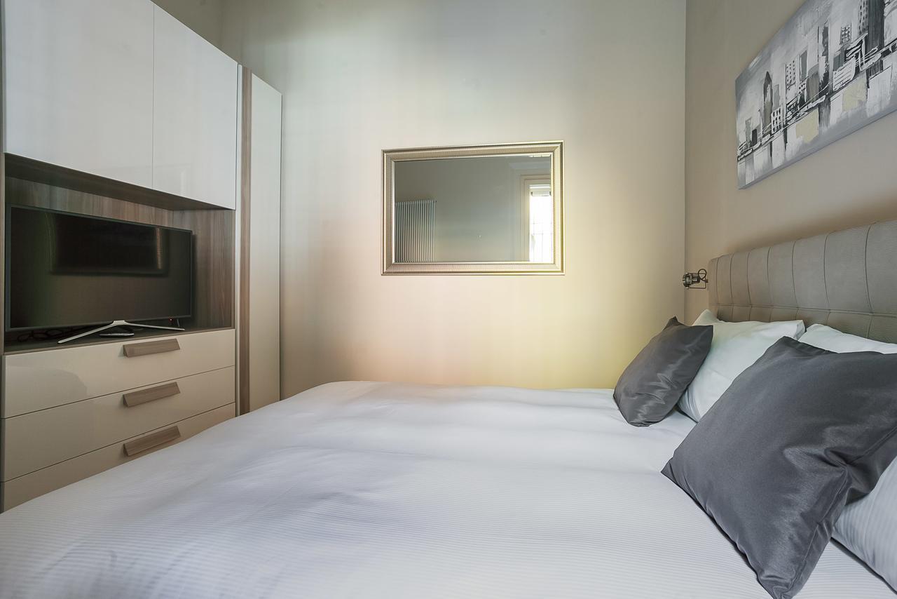 Residence Rizzoli-Suites Apartments Болонья Экстерьер фото